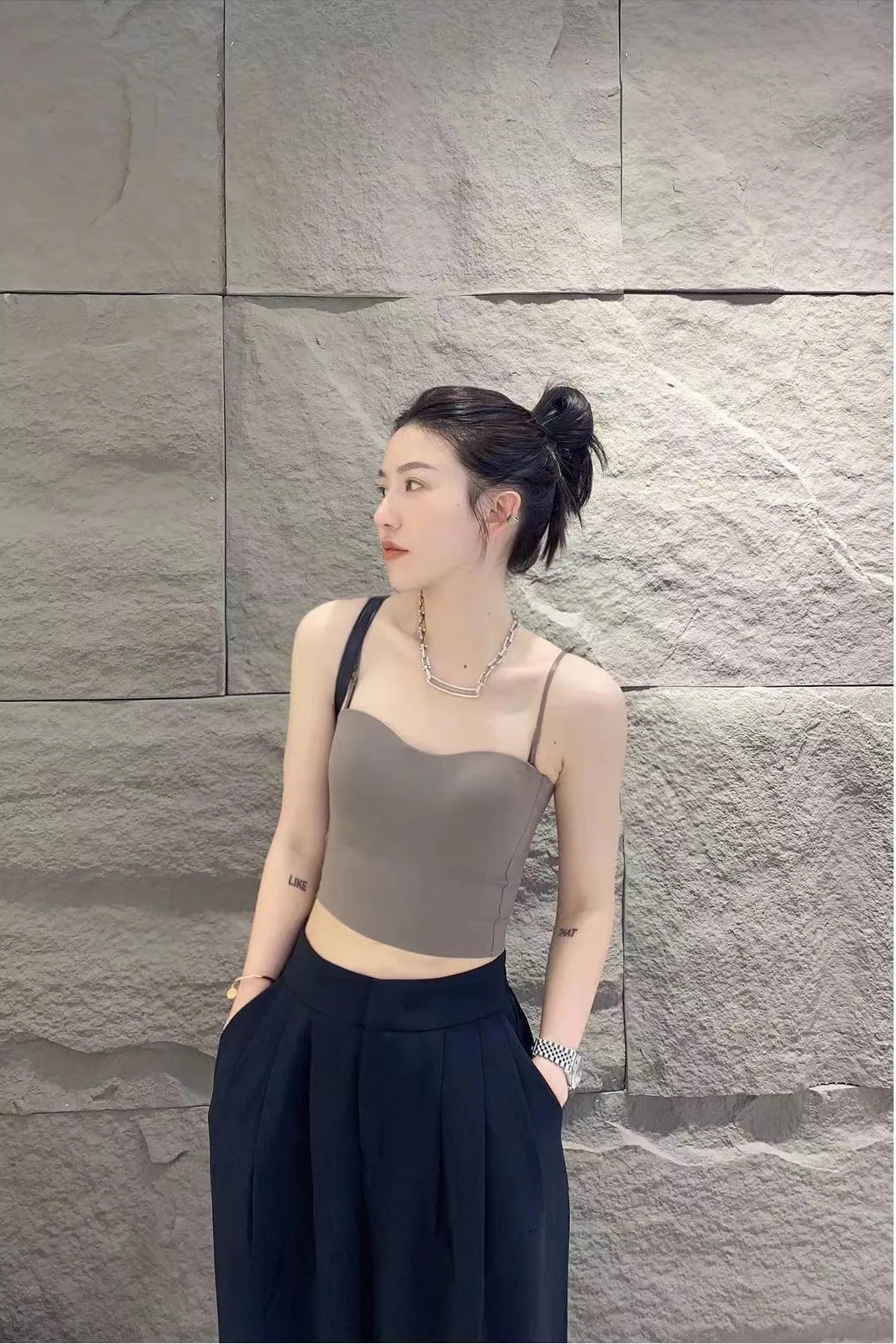 Seamless Knit Yoga Tank Bra 🧘‍♀️ | U-Back Sports Vest with Built-In Chest Pad