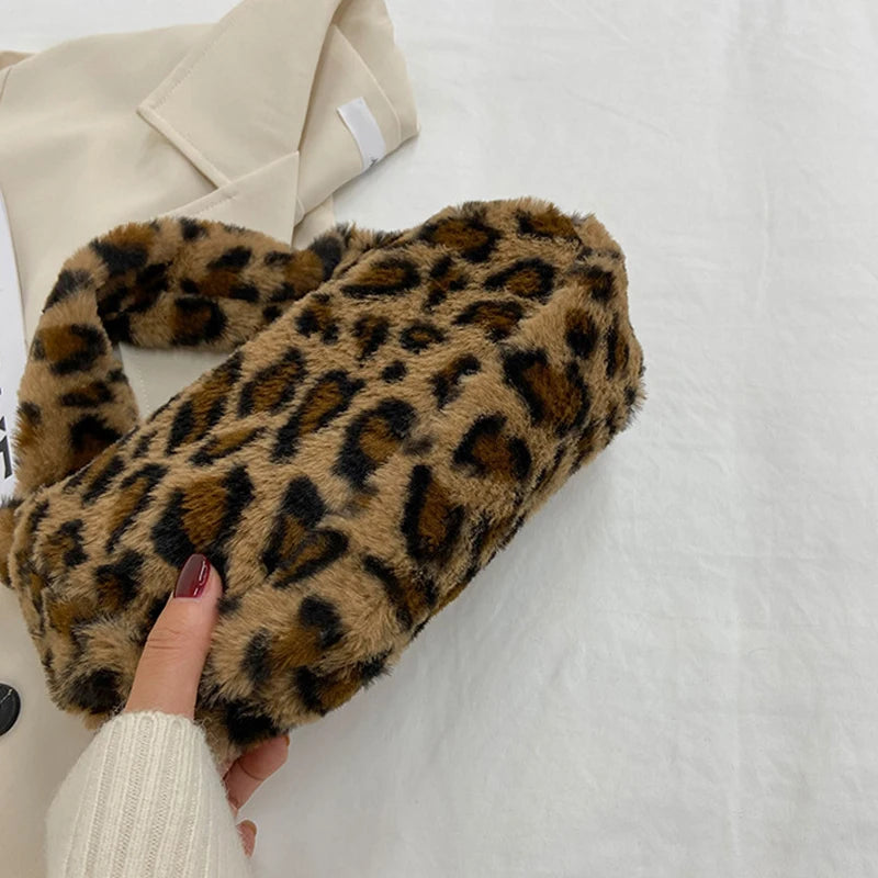 Stylish Leopard Pattern Tote Bag Soft Plush Handbag Underarm Shoulder Bag Women'S Casual Armpit Bag Lipstick Key Bag Trendy