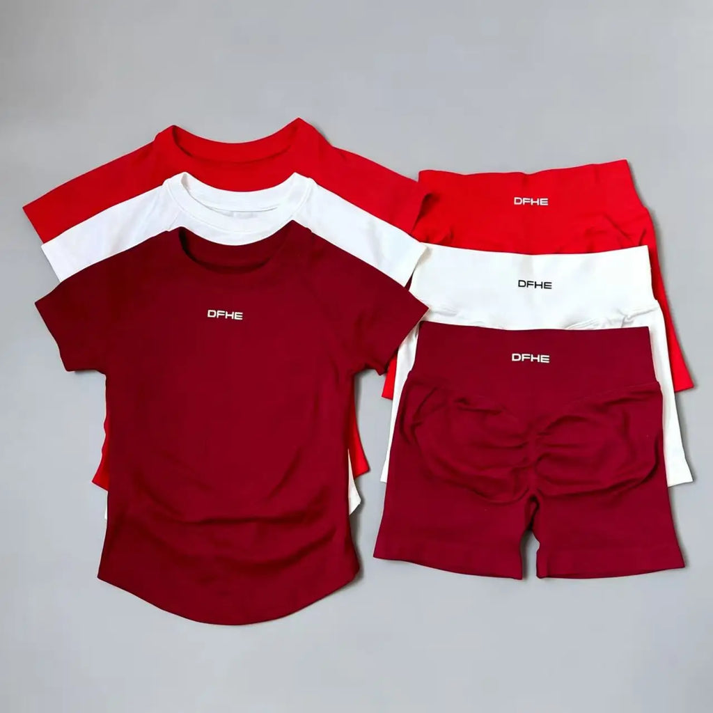2-Piece Seamless Sports Set 💪🧘‍♀️ | Women's Short Sleeve Yoga Top & High-Waist Shorts Workout Outfit